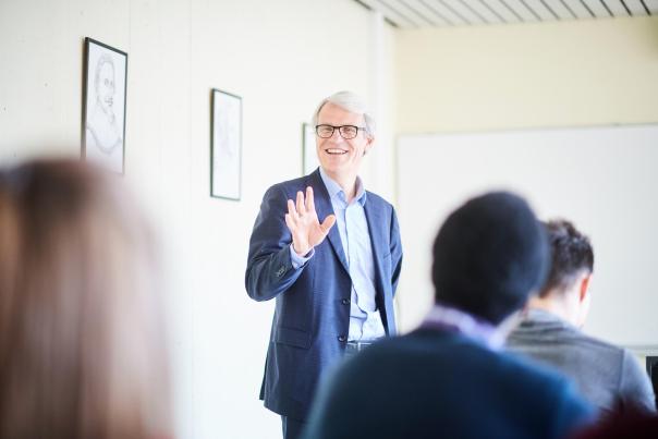 Etudes en droit - Professeur de l'UNamur donnant cours