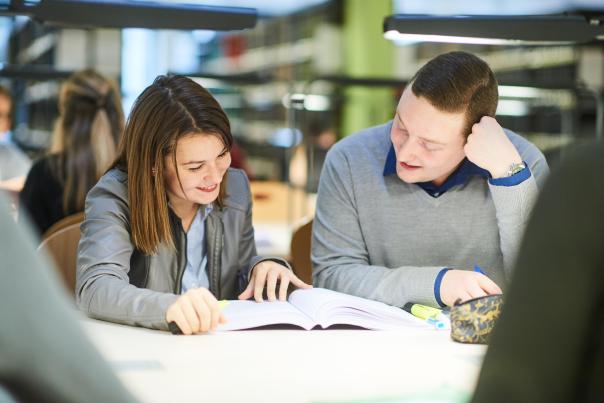 Etudiants à la BUMP