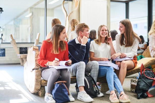 Etudiants à la bibliothèque