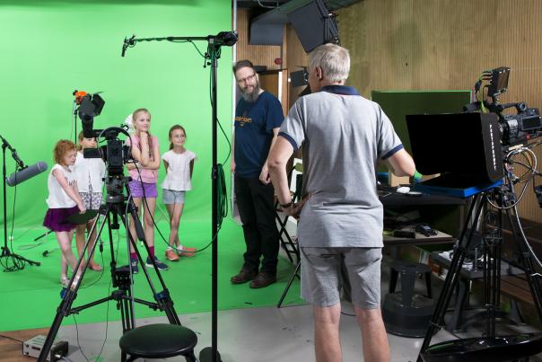 Enfants lors d'un atelier au studio du SAVE