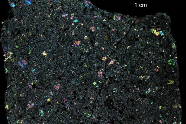 Lame mince de météorite martienne (shergottite)