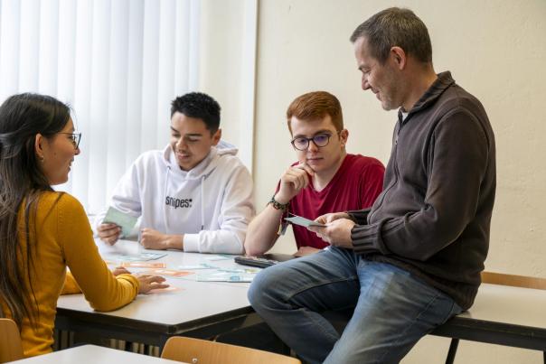 Certificat en accrochage scolaire et social