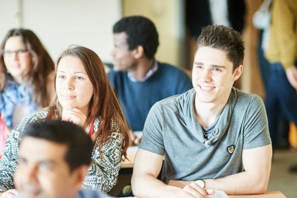 Etudiants en séminaire - Bachelier en droit avec passerelle en économie