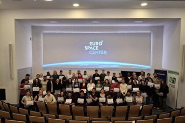 Groupe d'étudiants à l'Euro Space Center 