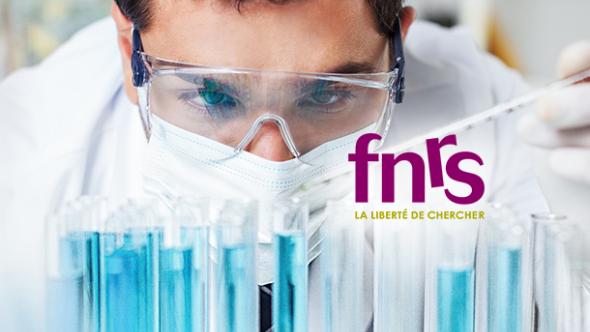 Chercheur et logo FNRS