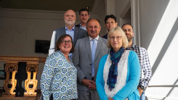 Photo de groupe lors de la visite de Willy Borsus