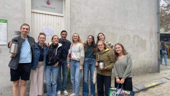 Photo des étudiants du Kap Nord devant la Solidarithèque