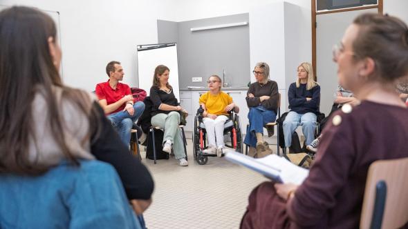 Echanges entre des étudiants et des résidents du Château Vert