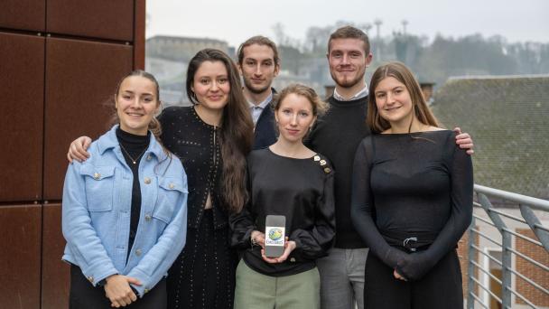 groupe-etudiants-presentation-emcp