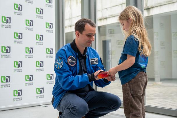 Raphaël Liégeois en séance de dédicace