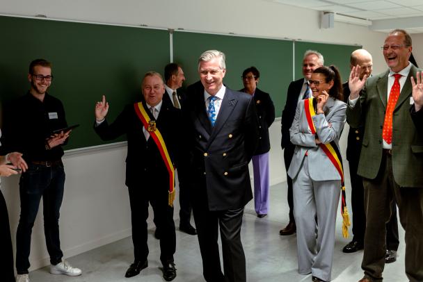 Sa Majesté le Roi lors d'un des ateliers thématiques