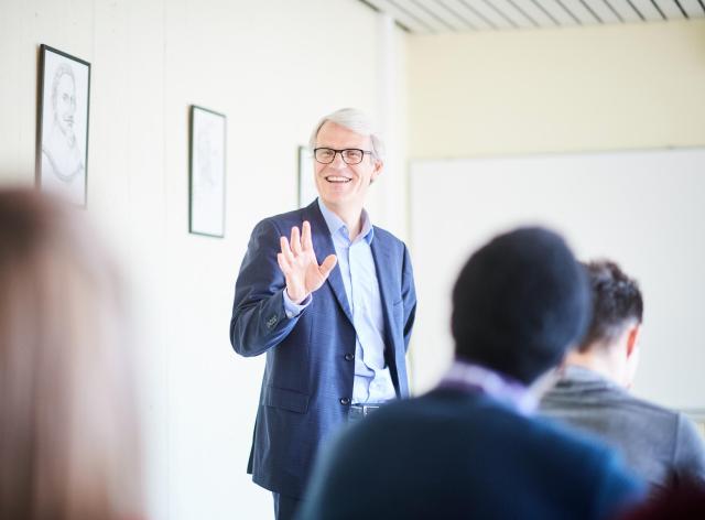 Etudes en droit - Professeur de l'UNamur donnant cours
