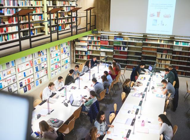 Bibliothèque Droit