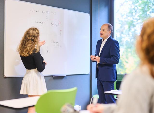 Etudiante et professeur en Fac d'éco