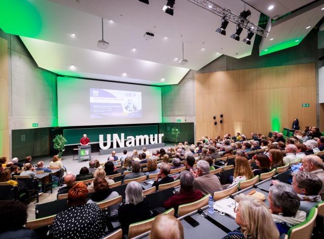 Salle Vauban de l'UNamur avec public