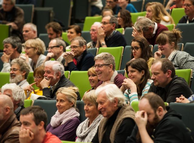 Public lors d'une conférence.