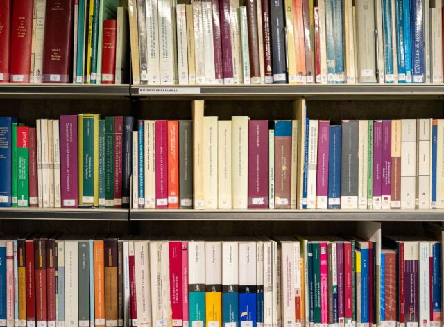 Rayon de la bibliothèque de droit de l'UNamur