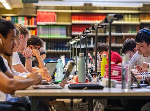 Salle de lecture de la bilbiothèque de la Faculté de droit