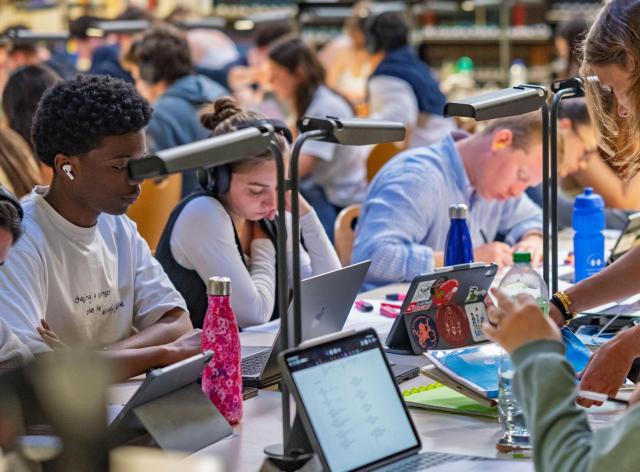 Photo de la bibliothèque de la Faculté de droit