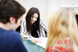 Etudiants qui obtiennent des informations