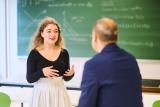 Etudiante et professeur