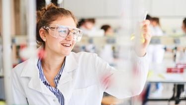 Chercheuse en laboratoire