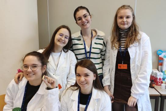 groupe d'Etudiantes en pharmacie