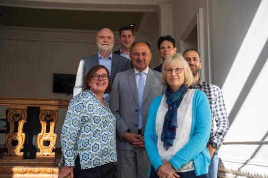 Photo de groupe lors de la visite de Willy Borsus