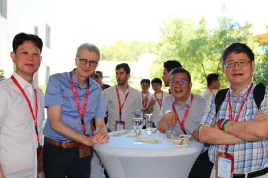Bao-Lian Su et son équipe au Congrès