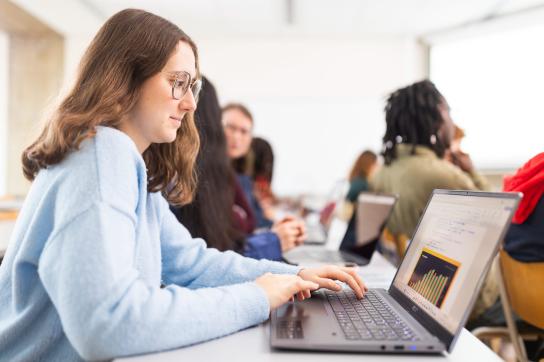 Une étudiante en informatique